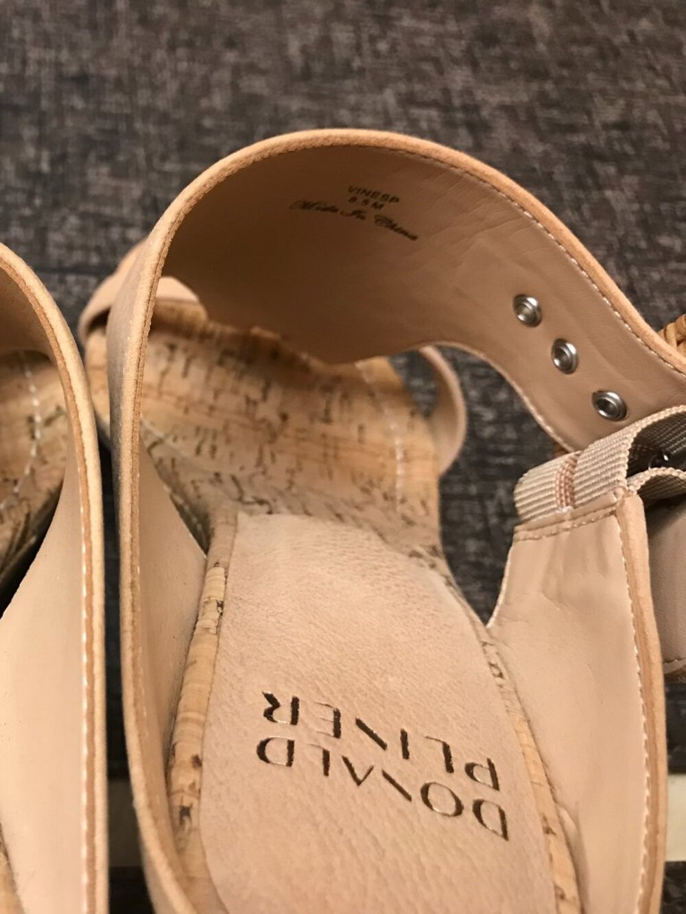 Donald Pliner Vine Wedge Sandals 8.5 Sand Nubuck NWT - Picture 6 of 8